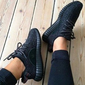 Womens black tennis shoes new In Box